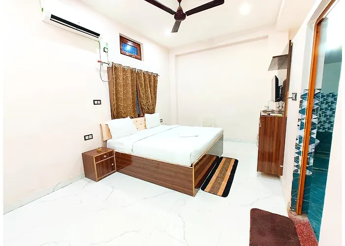 Varanasi Hotel S S Palace - Ully Air Conditioned Hotel At Prime Location - Kashi Vishwanath Temple - Hygiene & Spacious Room