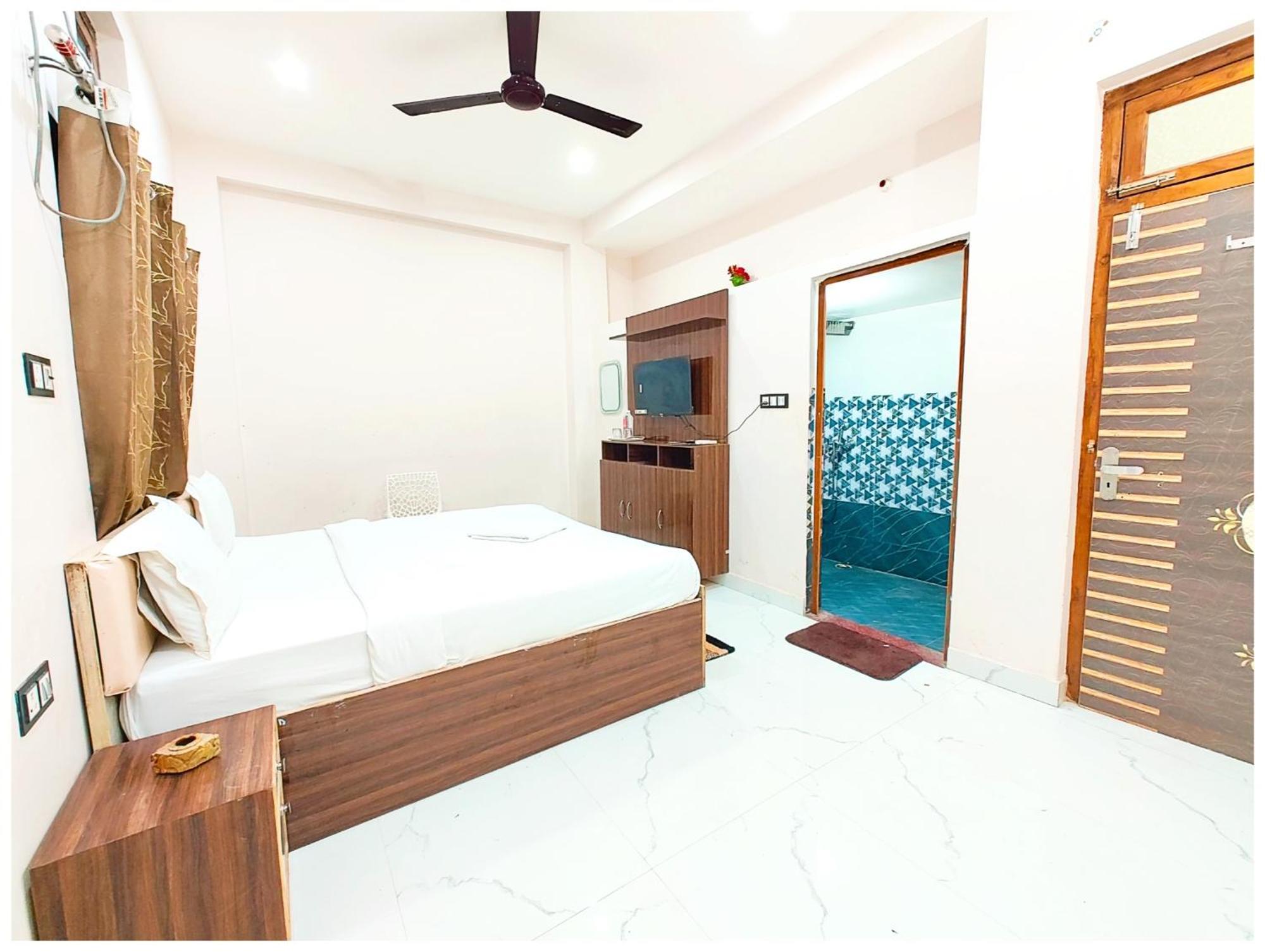S S Palace - Ully Air Conditioned At Prime Location - Kashi Vishwanath Temple - Hygiene & Spacious
