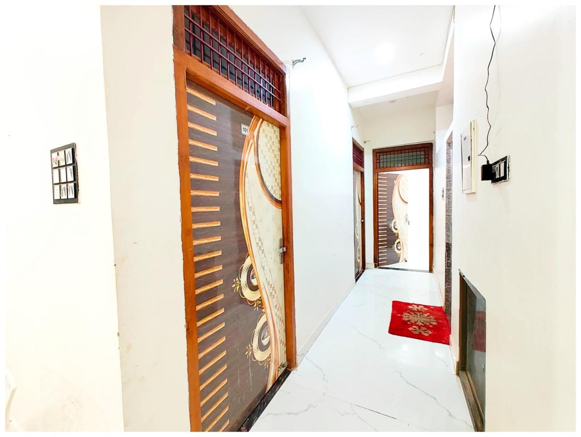 S S Palace - Ully Air Conditioned At Prime Location - Kashi Vishwanath Temple - Hygiene & Spacious