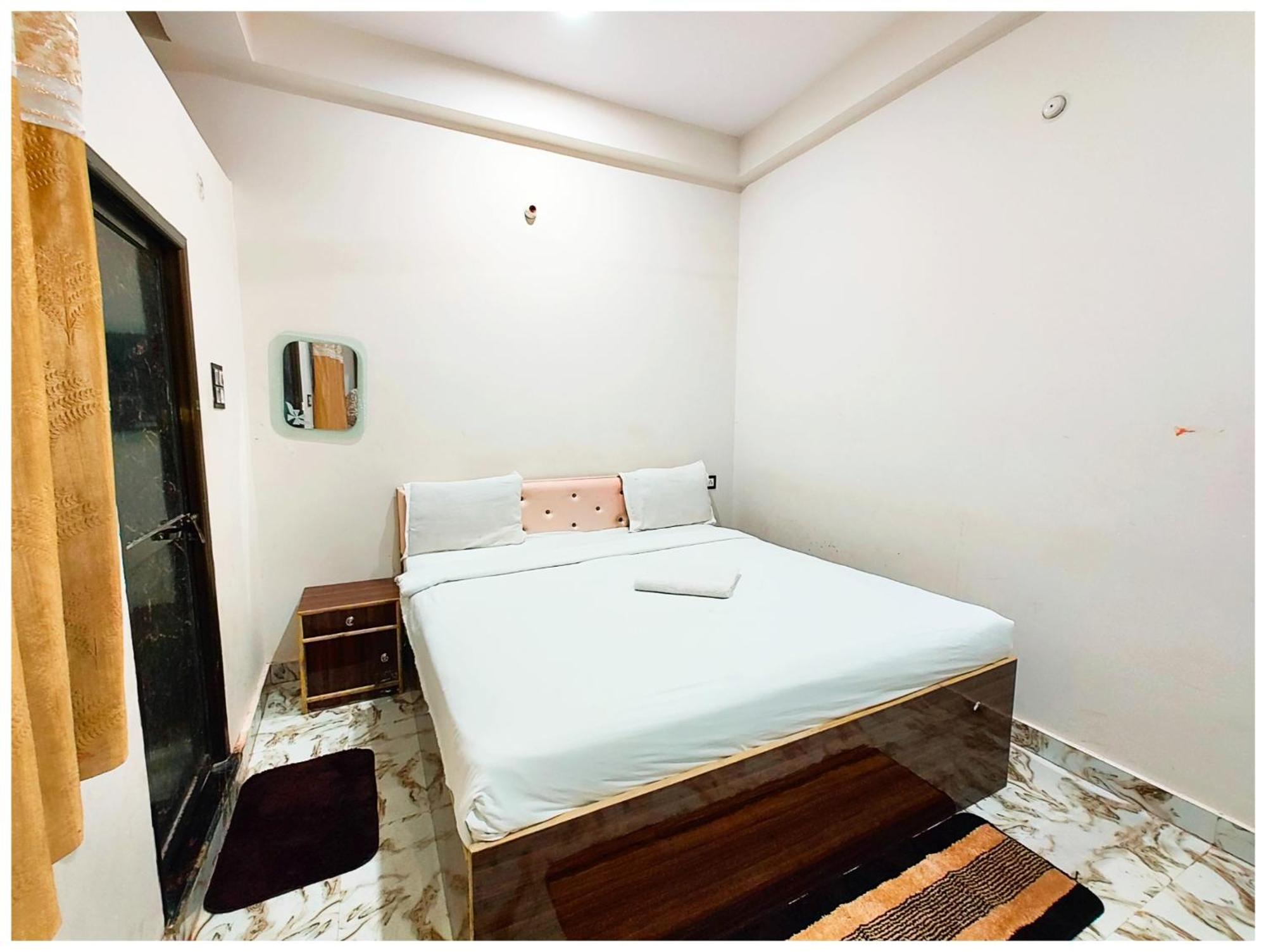 Hotel S S Palace - Ully Air Conditioned At Prime Location - Kashi Vishwanath Temple - Hygiene & Spacious 3*