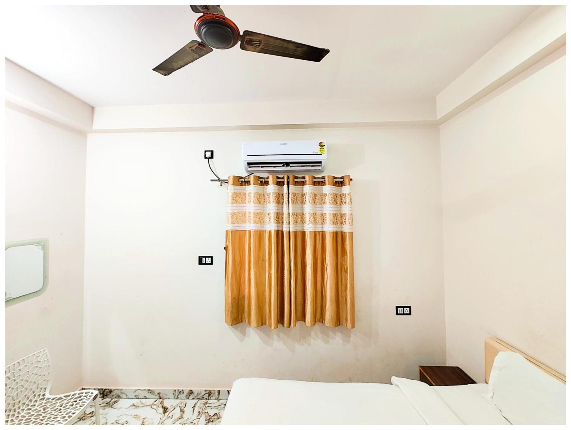 S S Palace - Ully Air Conditioned At Prime Location - Kashi Vishwanath Temple - Hygiene & Spacious Varanasi
