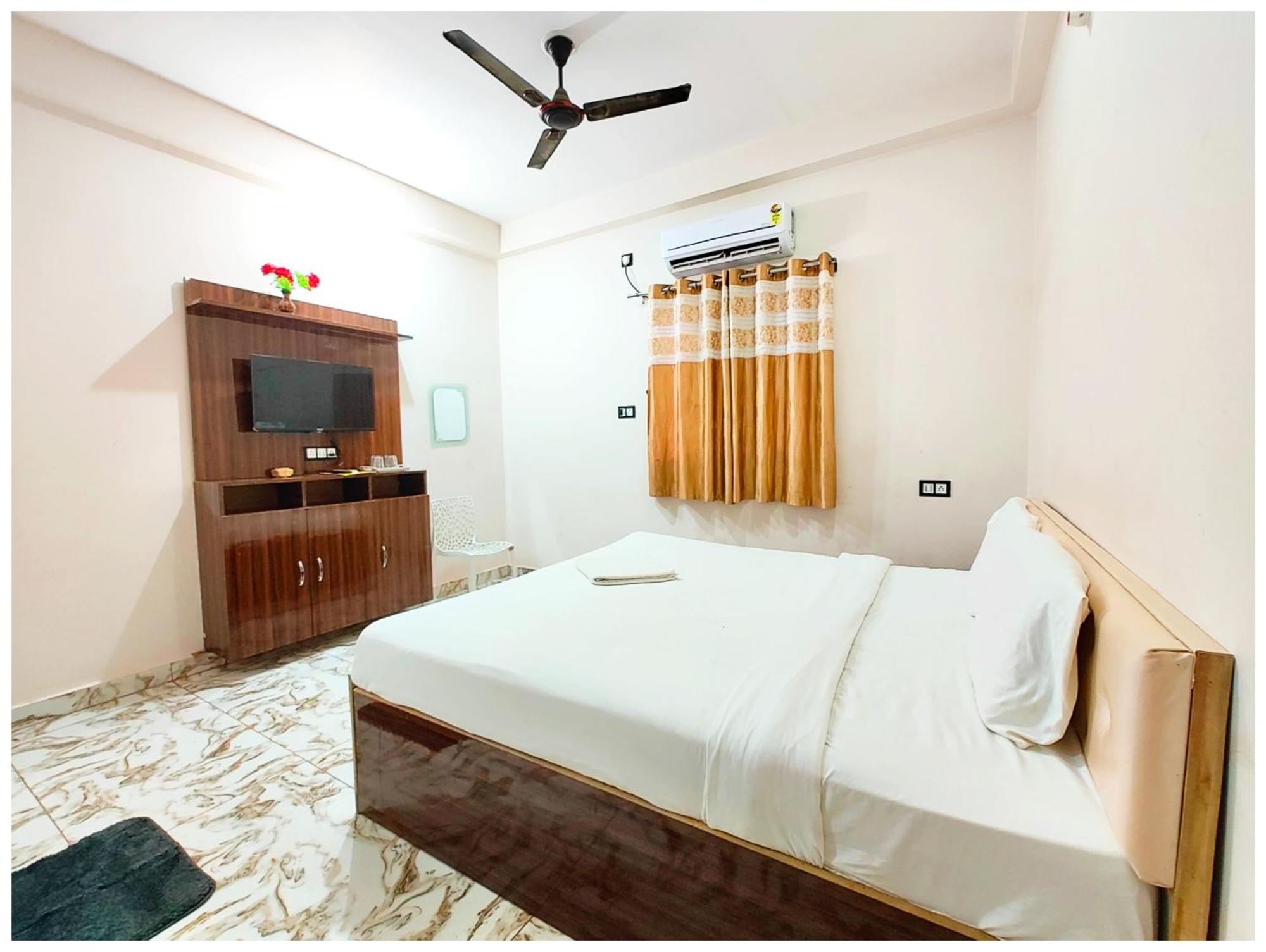 Hotel S S Palace - Ully Air Conditioned At Prime Location - Kashi Vishwanath Temple - Hygiene & Spacious