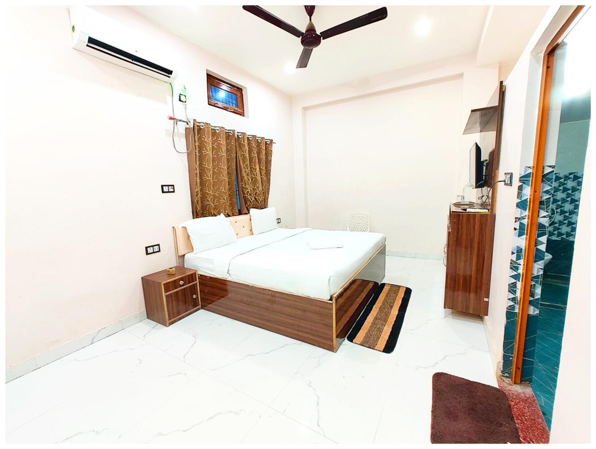 S S Palace - Ully Air Conditioned At Prime Location - Kashi Vishwanath Temple - Hygiene & Spacious Hotel 3*