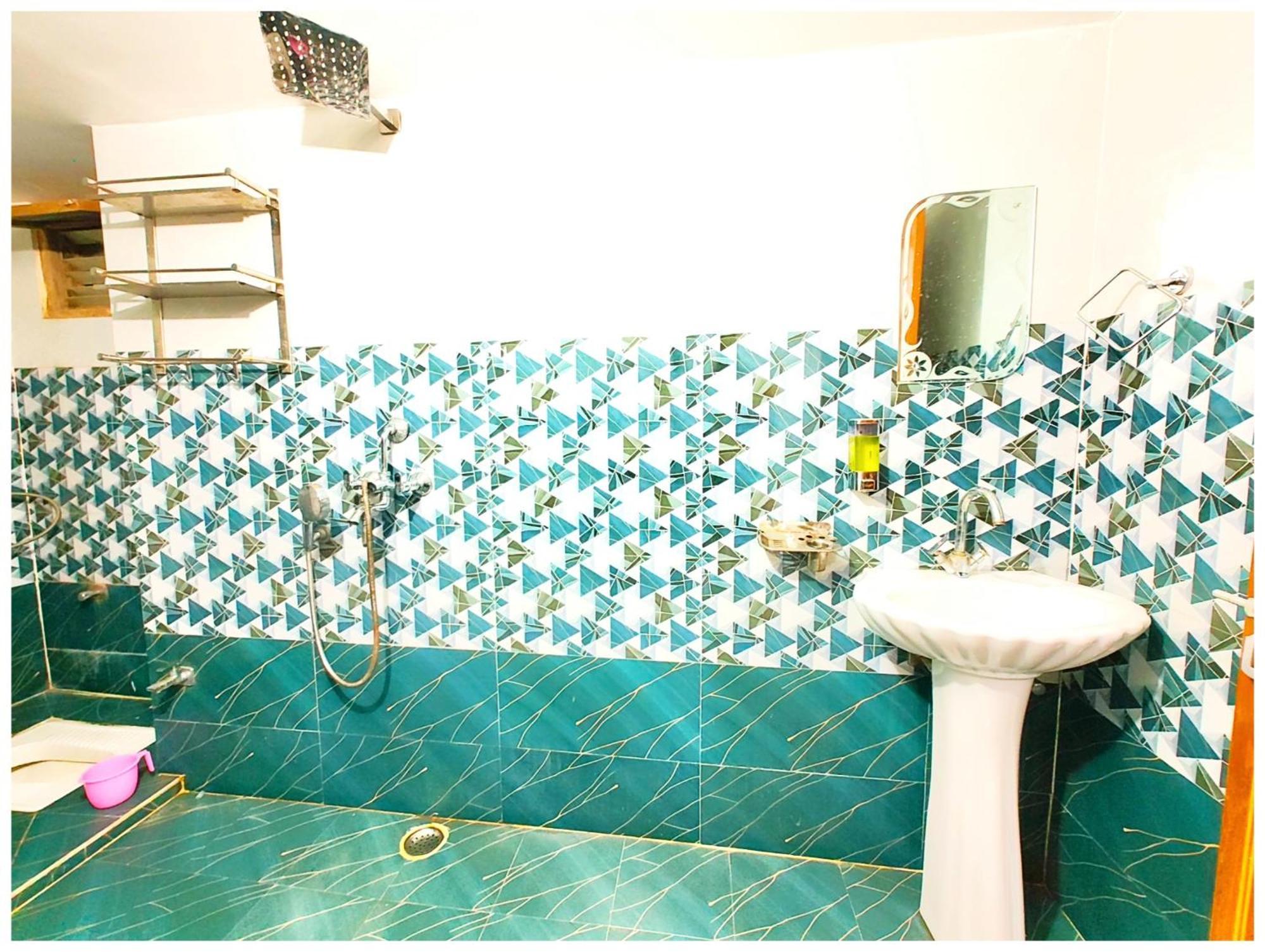 Hotel S S Palace - Ully Air Conditioned At Prime Location - Kashi Vishwanath Temple - Hygiene & Spacious 3*