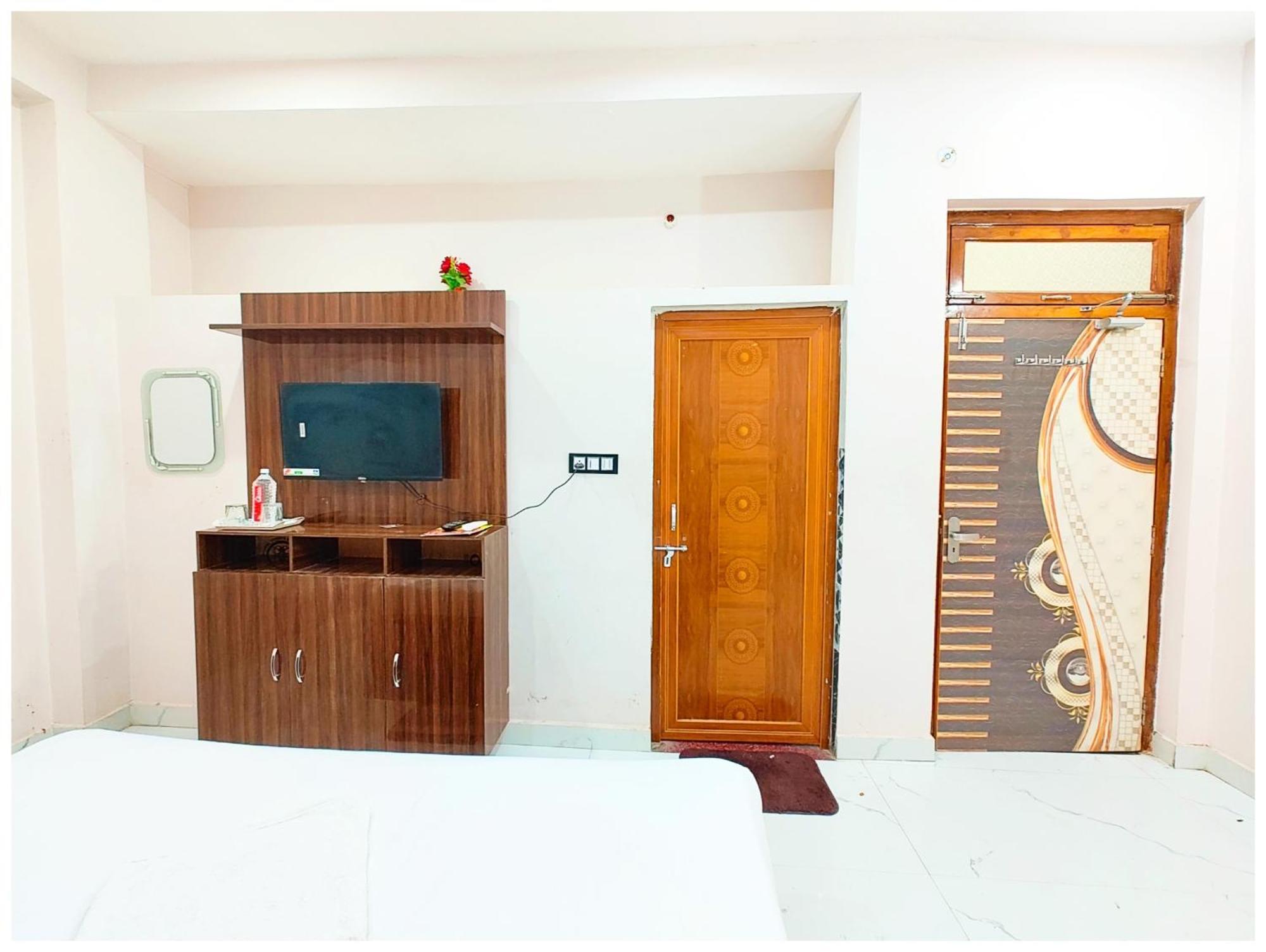 S S Palace - Ully Air Conditioned At Prime Location - Kashi Vishwanath Temple - Hygiene & Spacious 3*