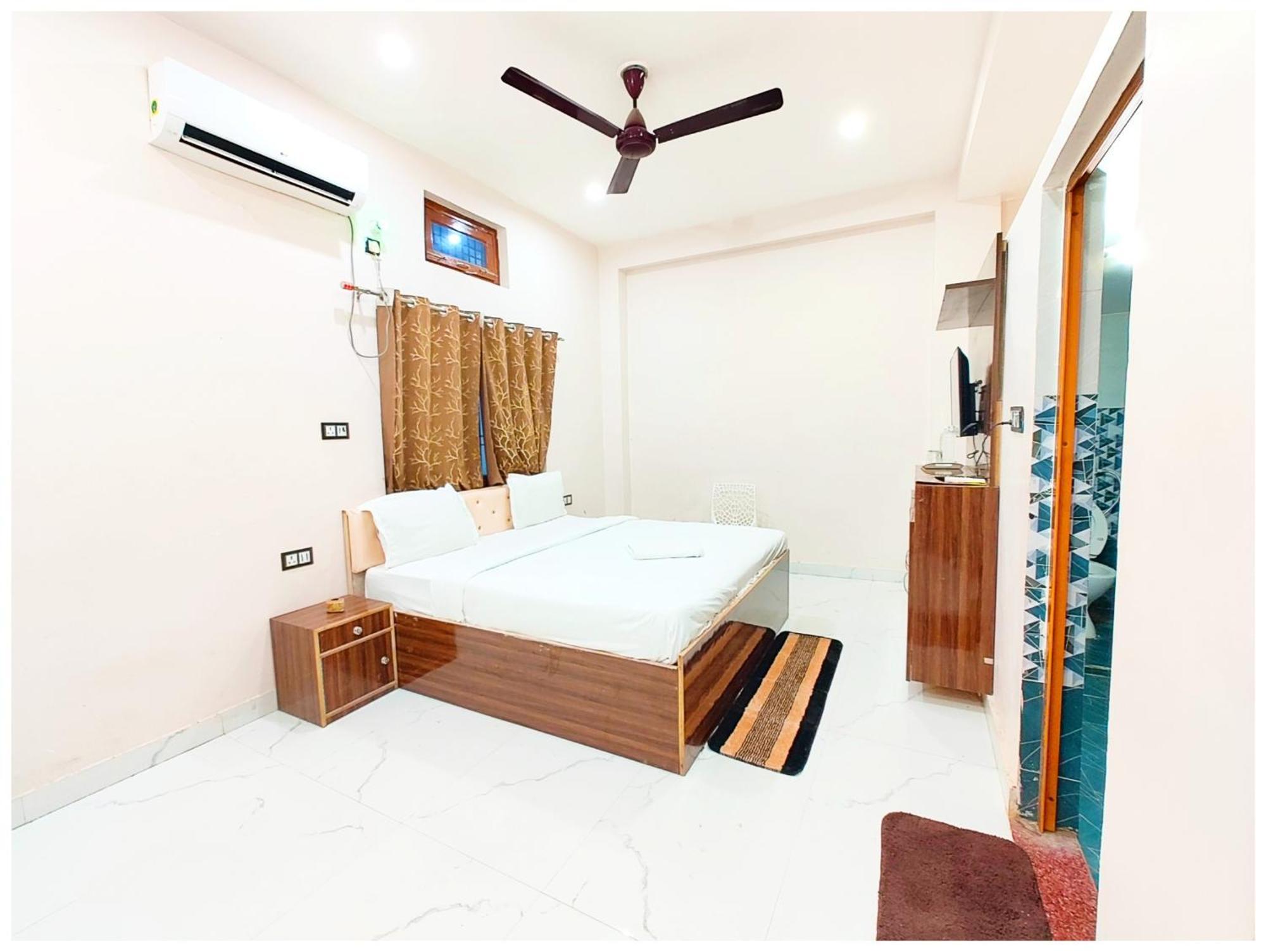 Hotel S S Palace - Ully Air Conditioned At Prime Location - Kashi Vishwanath Temple - Hygiene & Spacious